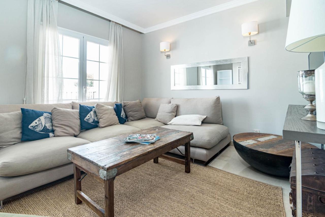 Captivating Coastal Townhouse In Aloha Pueblo With Amazing Mountain Views Holiday home