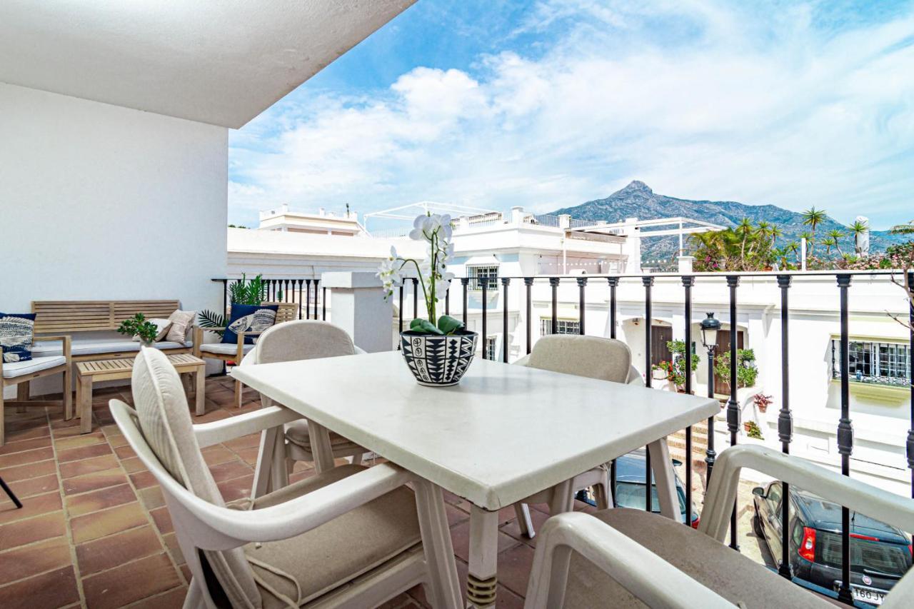 Captivating Coastal Townhouse In Aloha Pueblo With Amazing Mountain Views Holiday home Marbella