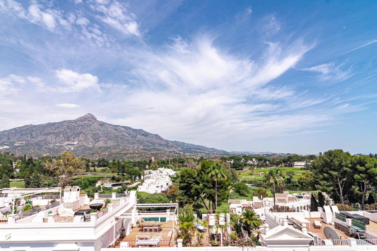 Holiday home Captivating Coastal Townhouse In Aloha Pueblo With Amazing Mountain Views Marbella