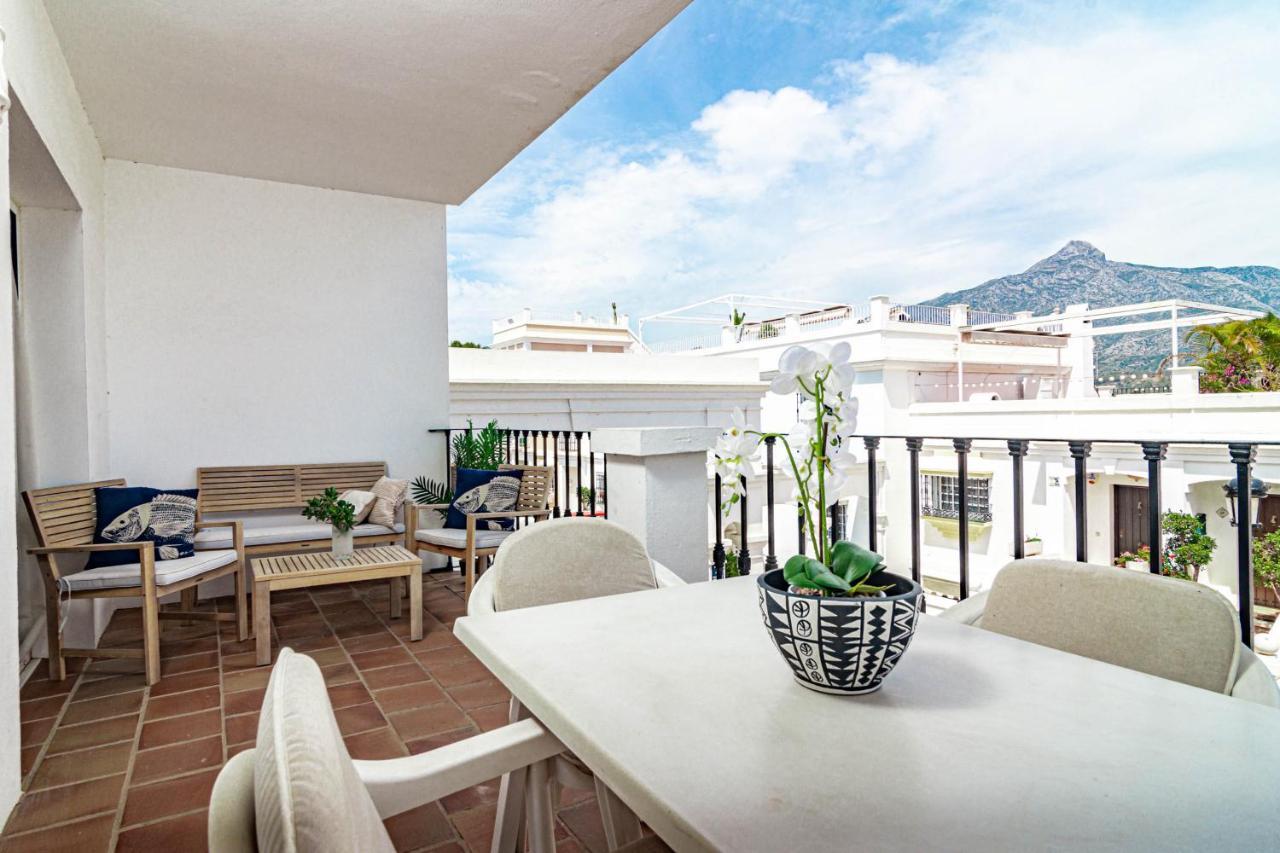 Captivating Coastal Townhouse In Aloha Pueblo With Amazing Mountain Views Holiday home Marbella