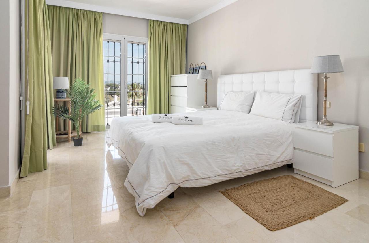Holiday home Captivating Coastal Townhouse In Aloha Pueblo With Amazing Mountain Views Marbella