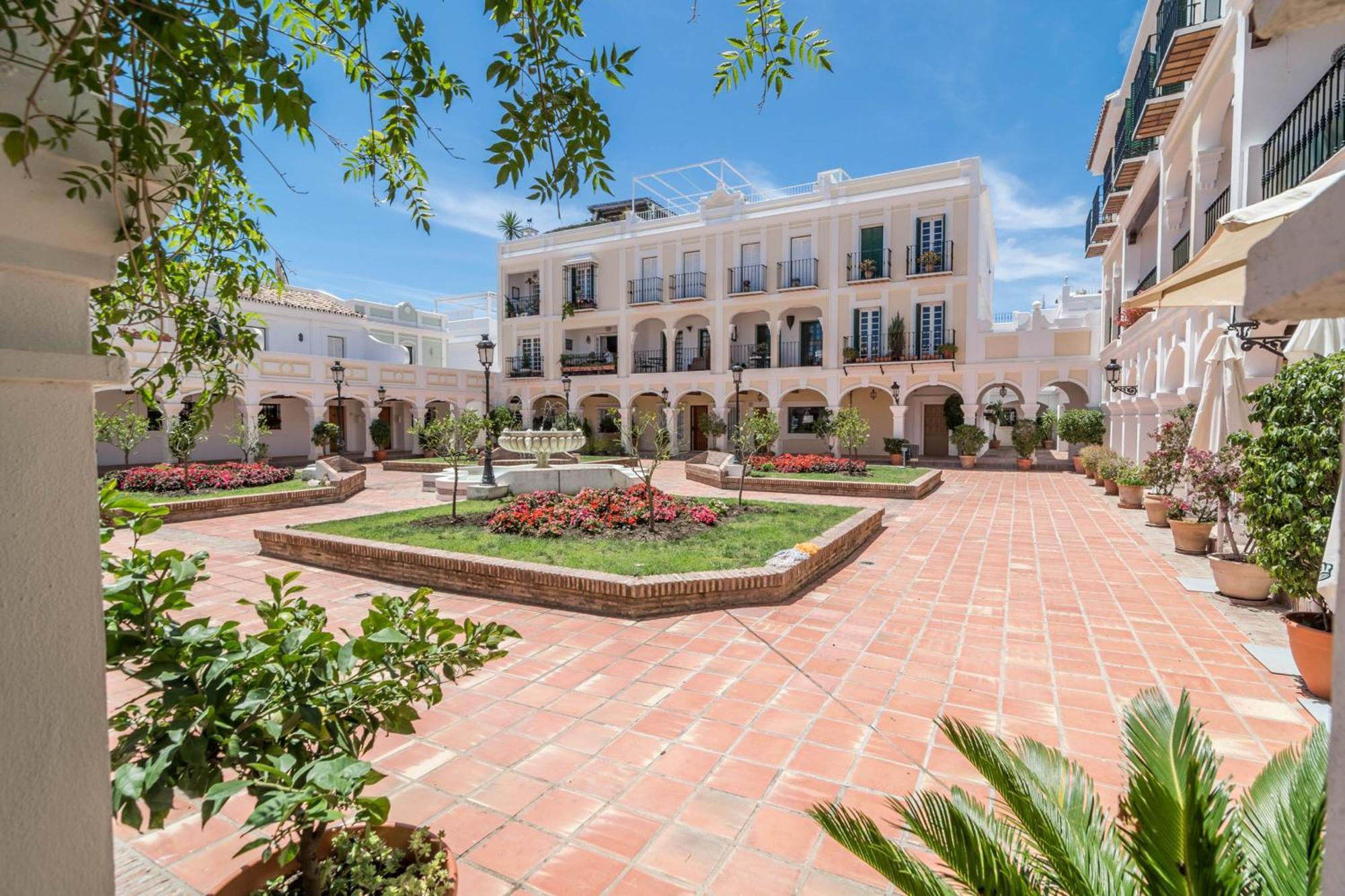 Captivating Coastal Townhouse In Aloha Pueblo With Amazing Mountain Views * Marbella